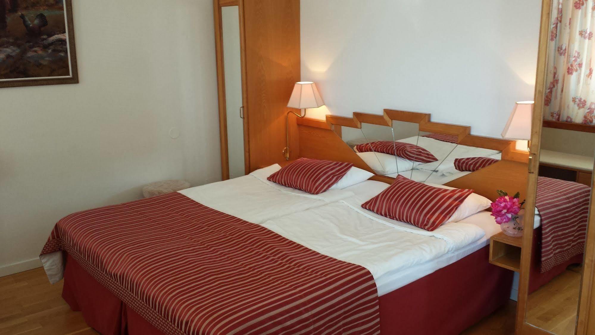 Hotel Bishops Arms Mora Dış mekan fotoğraf